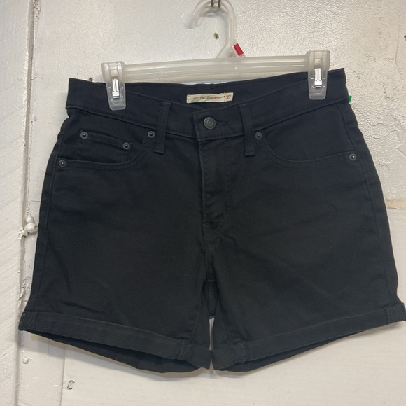 Levi's Pants - Levi’s mid length shorts size 27